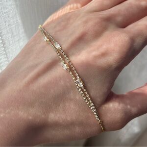 Elegant Gold Bracelet with Clear Accents